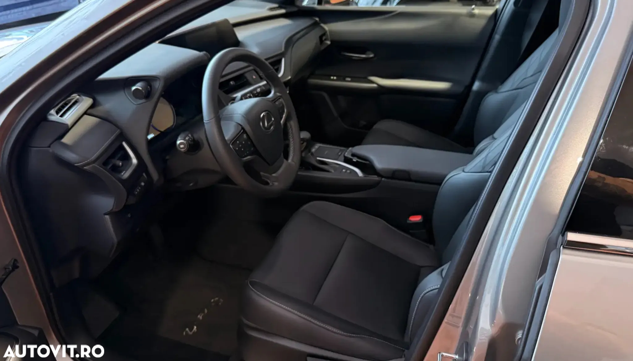 Lexus UX 250h 2.0L HEV 20H- (178 HP) 4X2 CVT Executive - 9