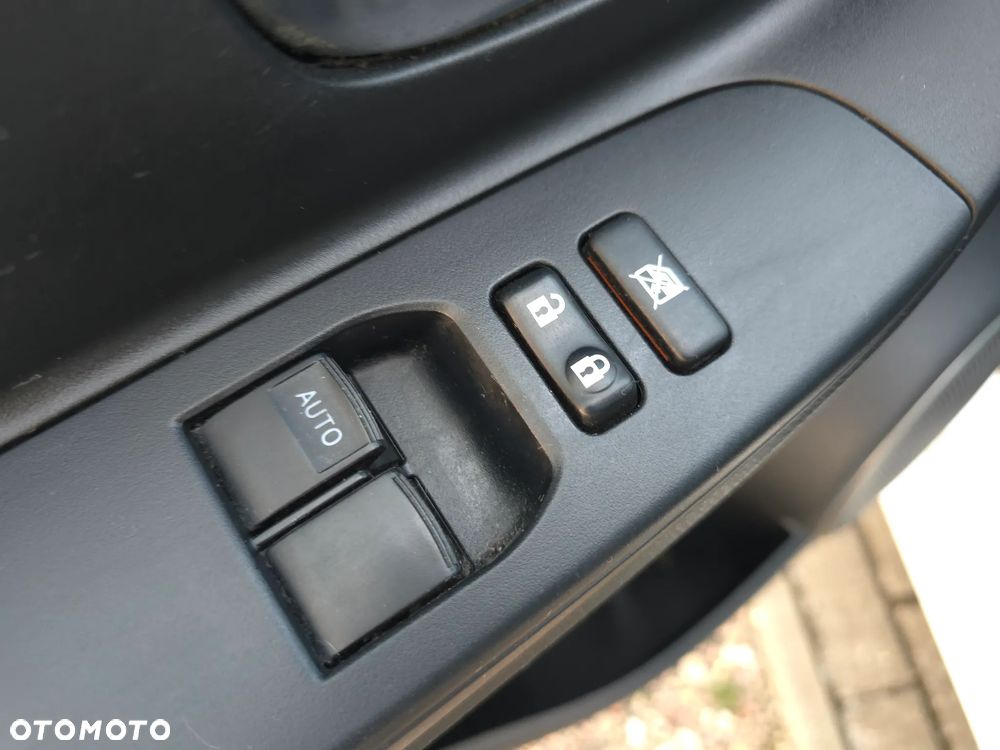 Toyota Yaris 1.33 Premium EU6 - 19