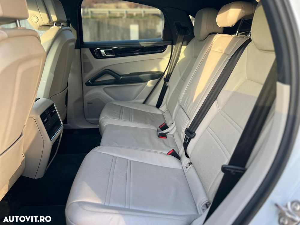 Porsche Cayenne - 21