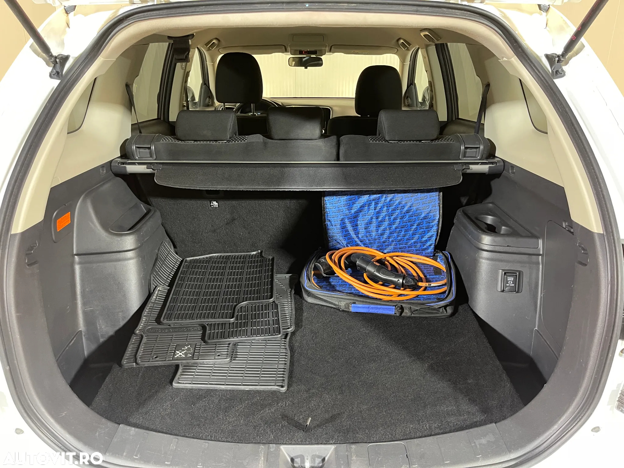 Mitsubishi Outlander 2.4 4WD Plug-In Hybrid - 11