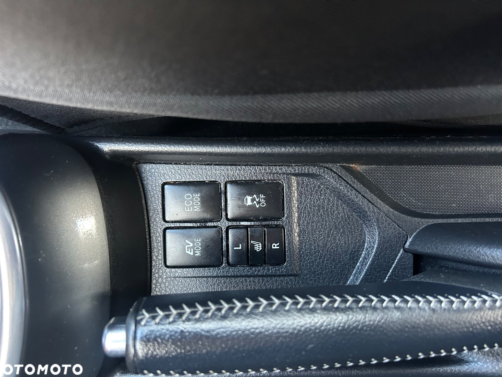 Toyota Yaris Hybrid 100 Premium - 19