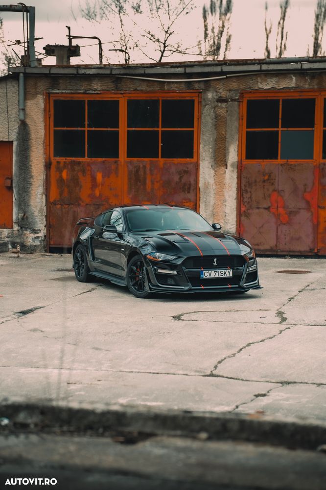 Ford Mustang - 1