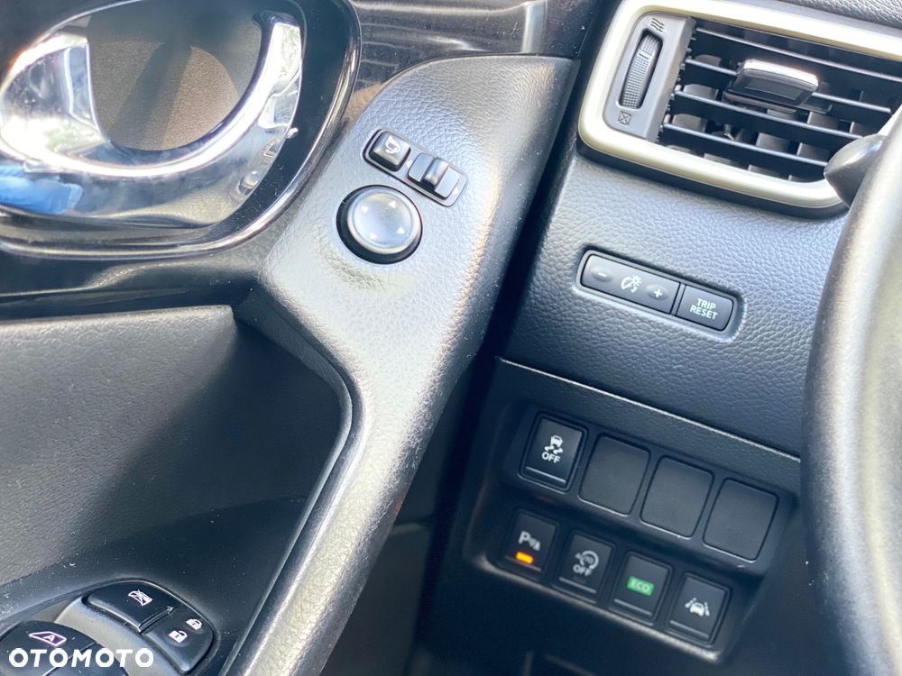 Nissan Qashqai 1.6 dCi Xtronic N-Connecta - 20