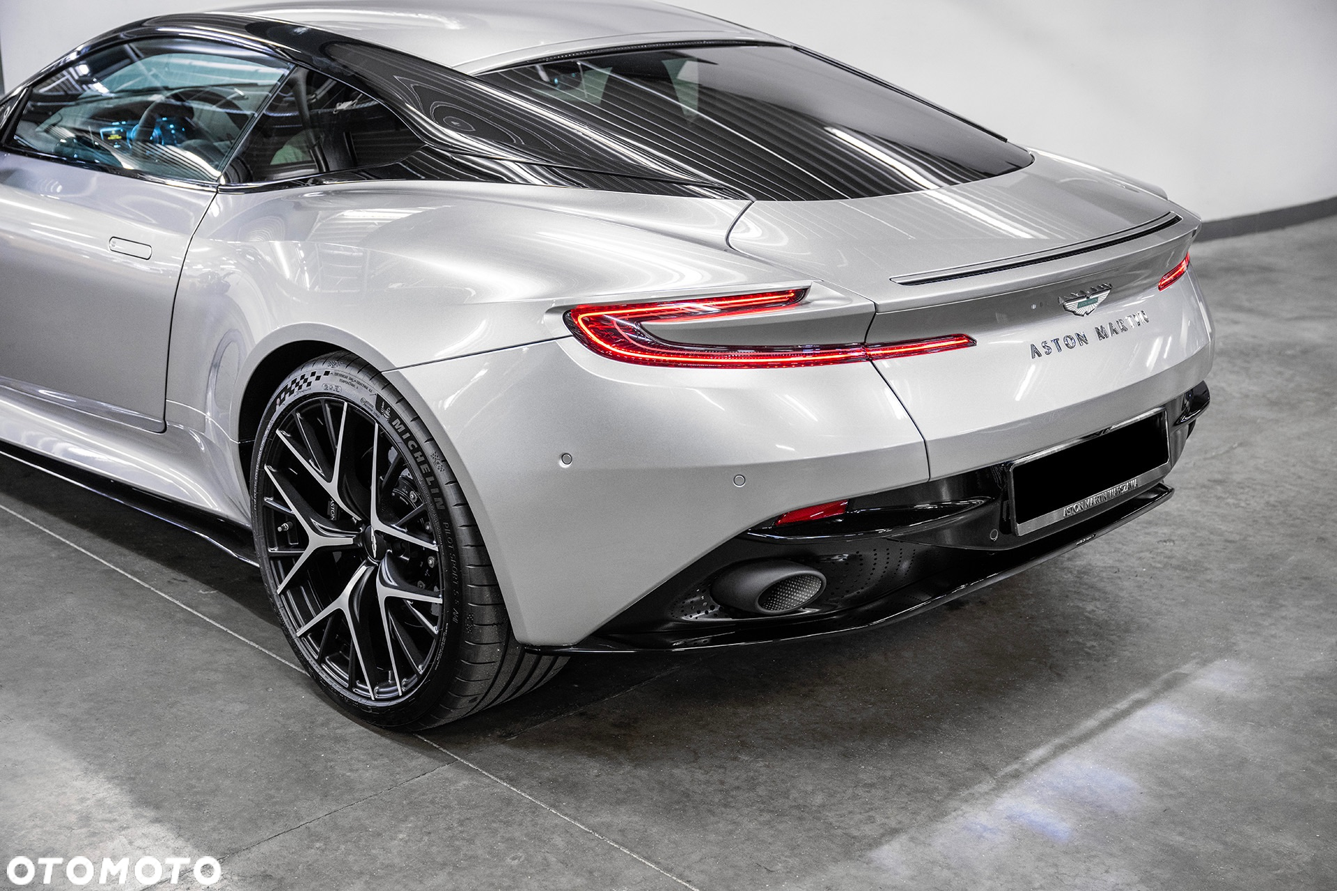 Aston Martin Inny - 8