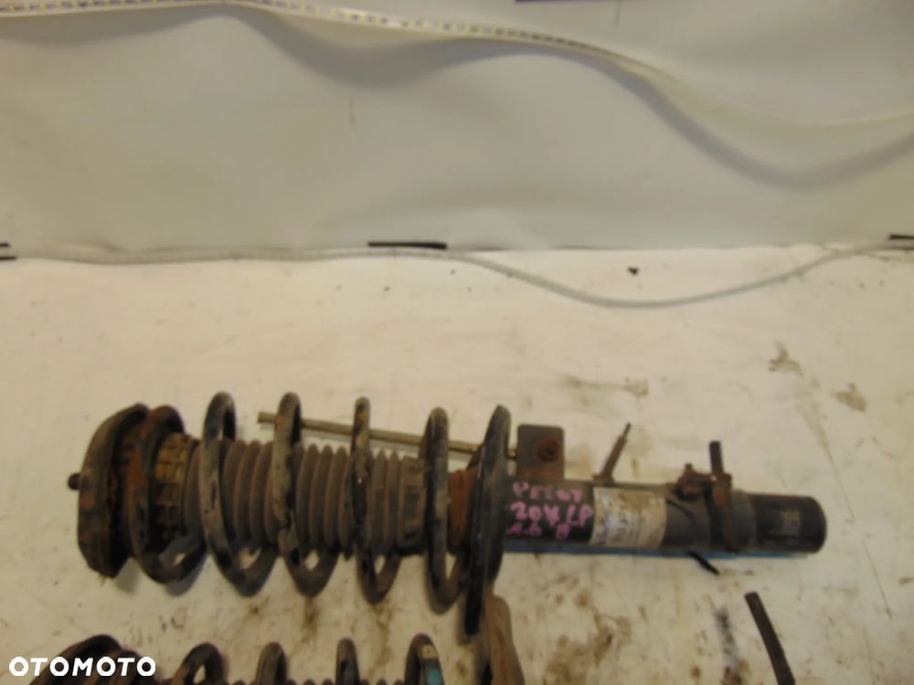 Amortyzatory peugeot 207 1,6 16 v cena sztuka - 2