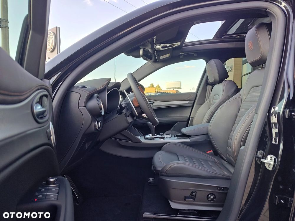 Alfa Romeo Stelvio - 12