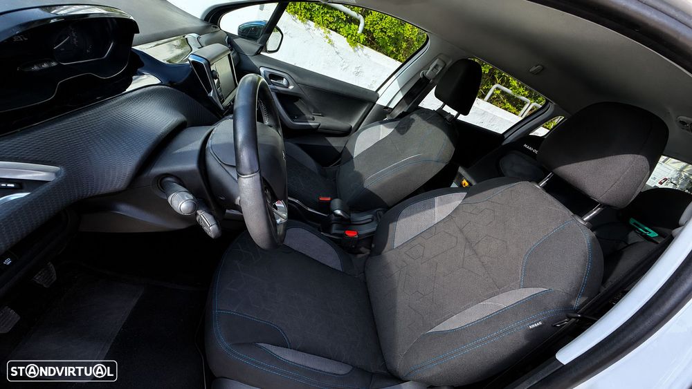 Peugeot 2008 1.2 PureTech Style - 8