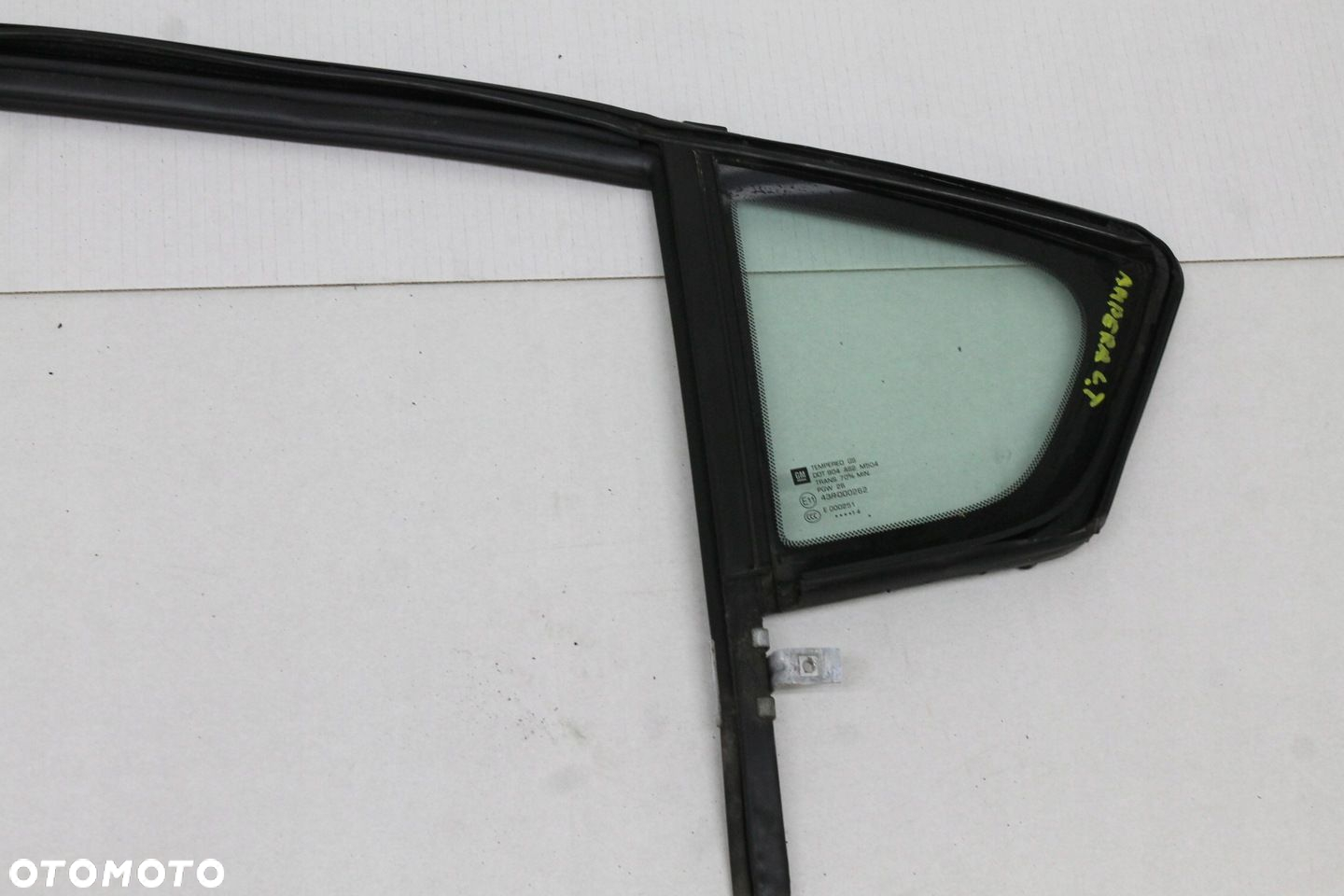OPEL AMPERA VOLT 11R- USZCZELKA TRÓJKĄT SZYBA DRZWI LEWY TYŁ 43R-000262 - 2