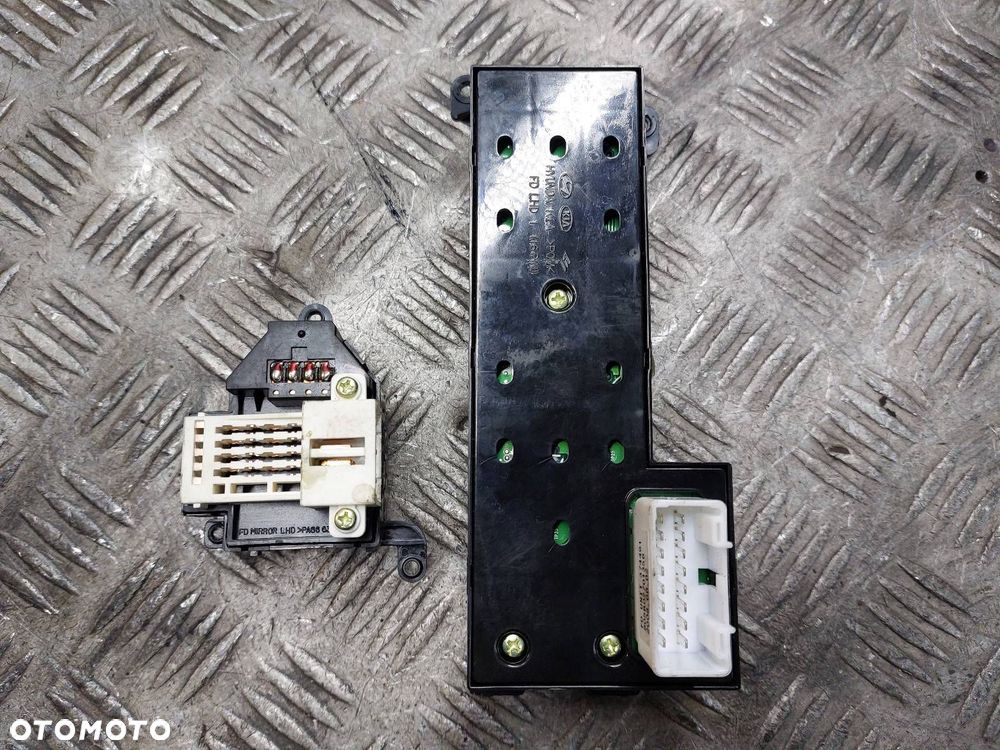PANEL STEROWANIA SZYB + LUSTEREK HYUNDAI I30 I 93570-2L010 - 4