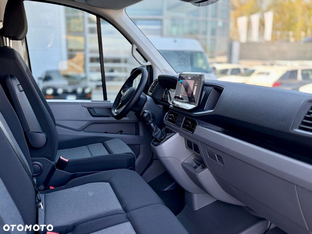 Volkswagen Crafter 35 Furgon z wysokim dachem silnik: 2,0 l EU6 SCR 177 KM / skrzynia biegów: Przedni napęd manualna 6-biegowa rozstaw osi: 4490 mm - 10
