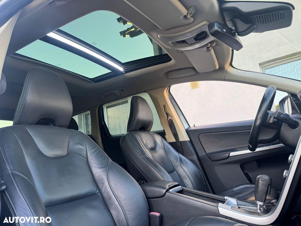 Volvo XC 60 D5 AWD Aut. RDesign - 24