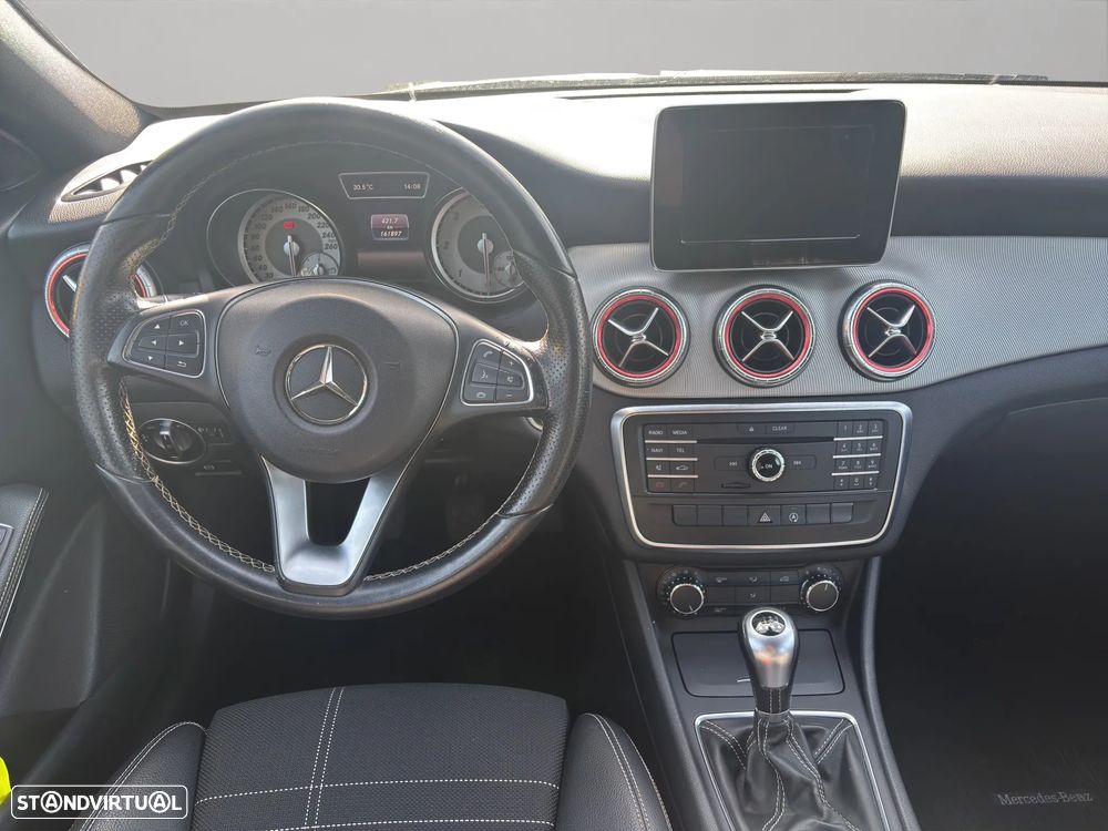 Mercedes-Benz CLA 180 d Shooting Brake - 12