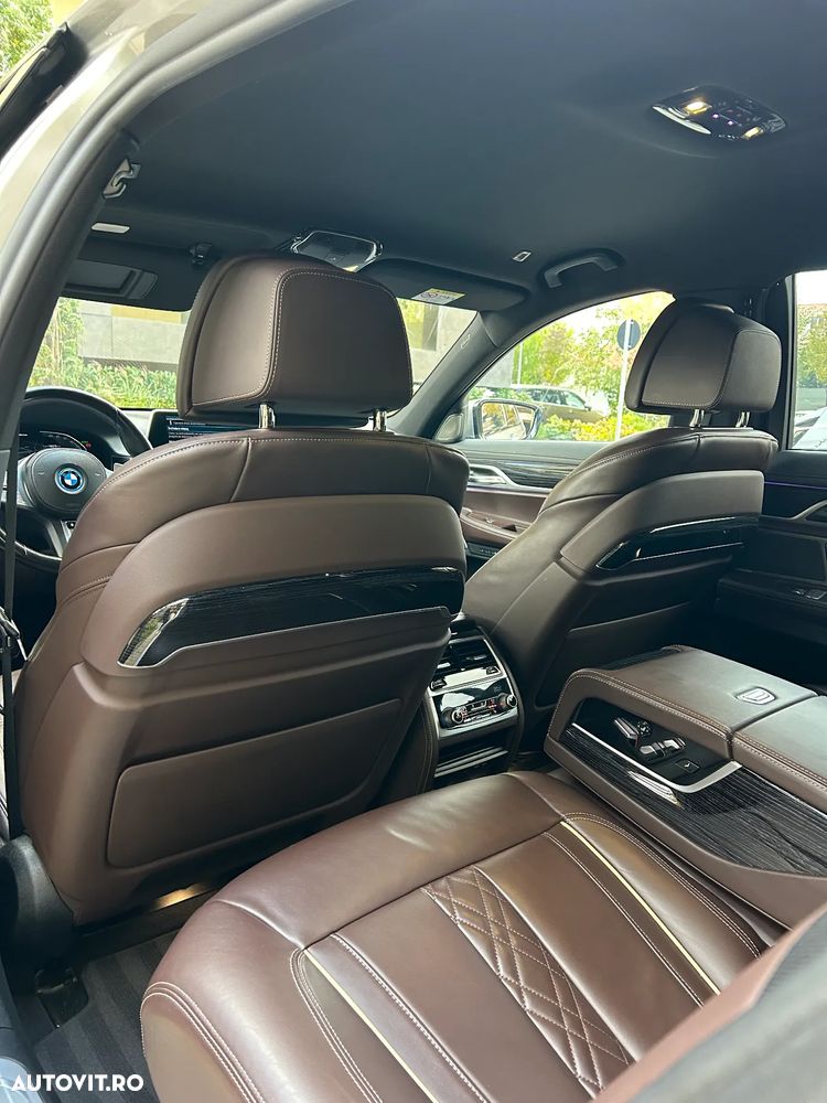 BMW Seria 7 745e - 23