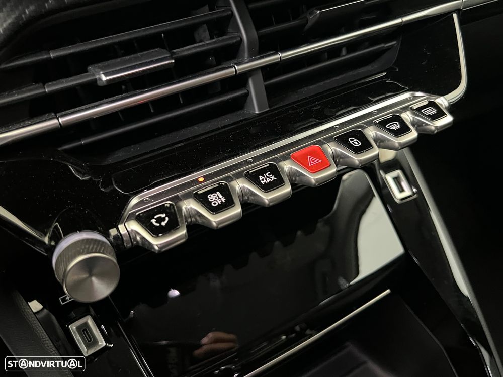 Peugeot 2008 1.2 PureTech Allure Pack EAT8 - 19
