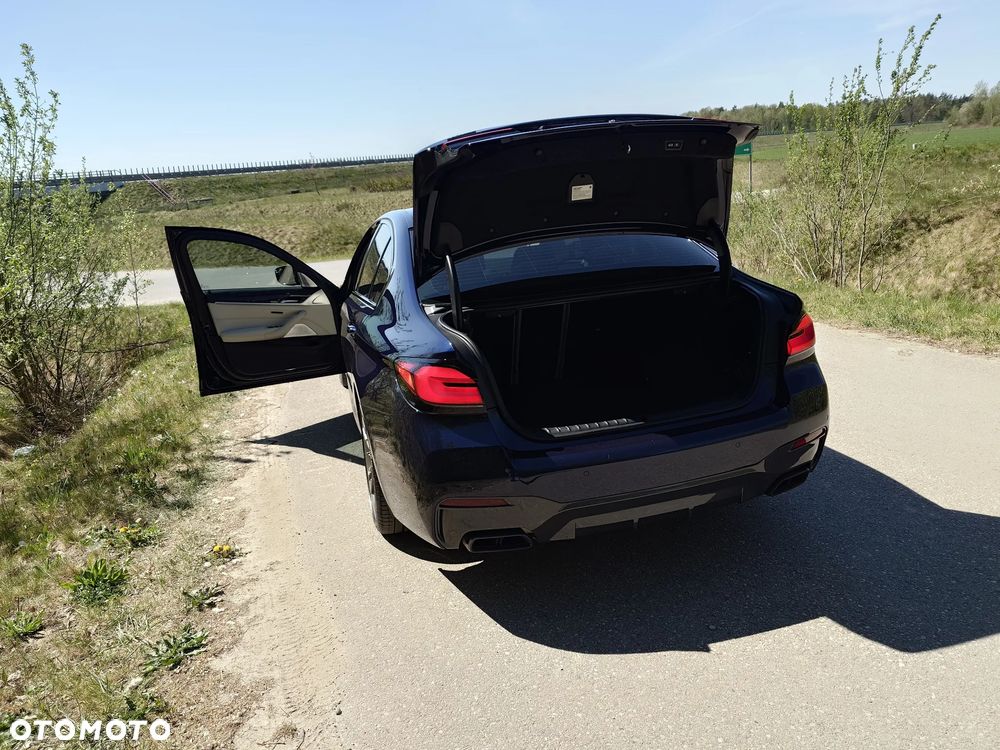 BMW Seria 5 M550i xDrive - 14