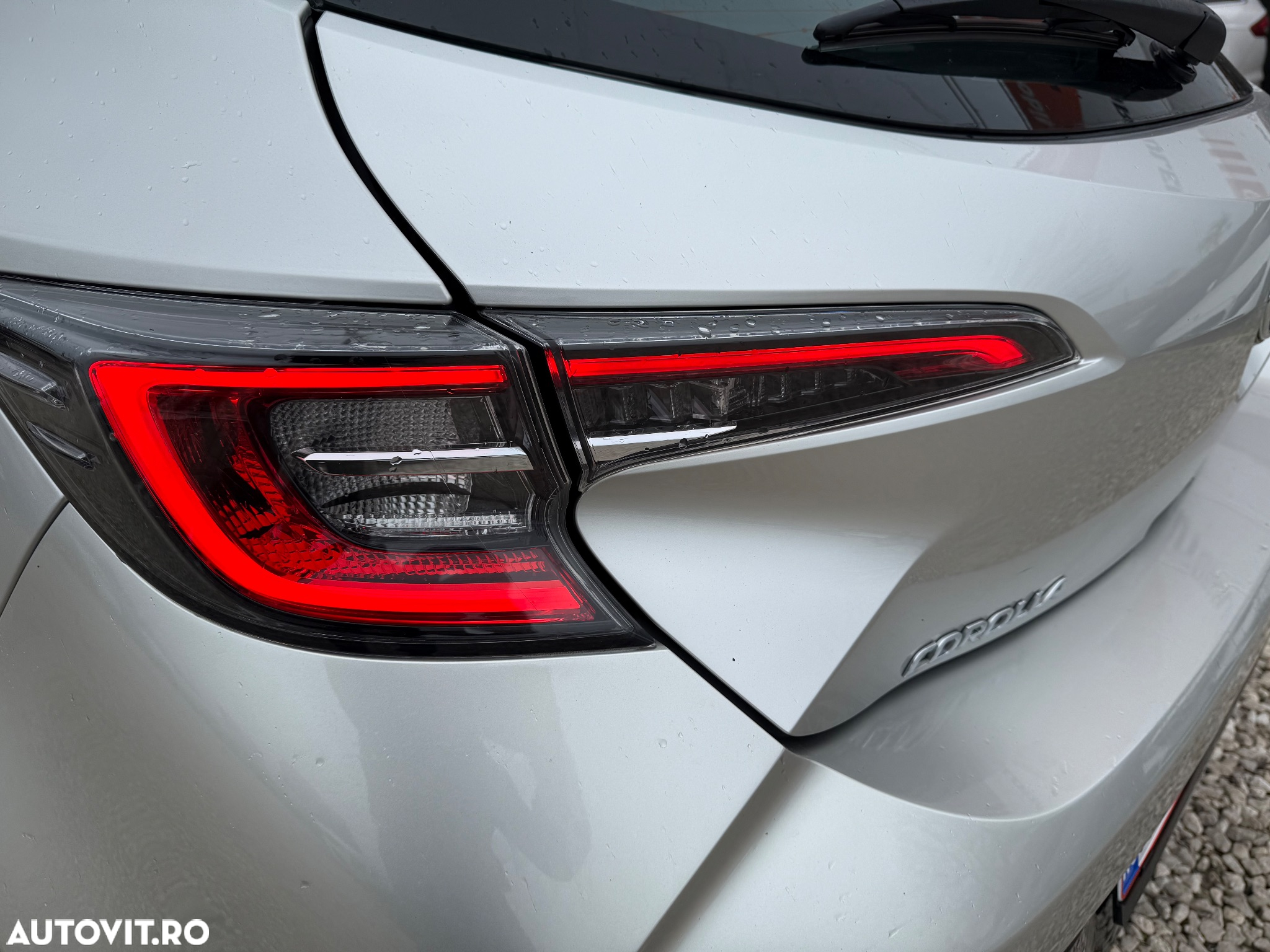 Toyota Corolla 2.0 Hybrid Lounge - 22