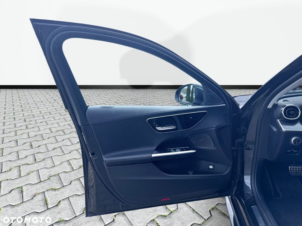 Mercedes-Benz Klasa C 180 mHEV AMG - 11