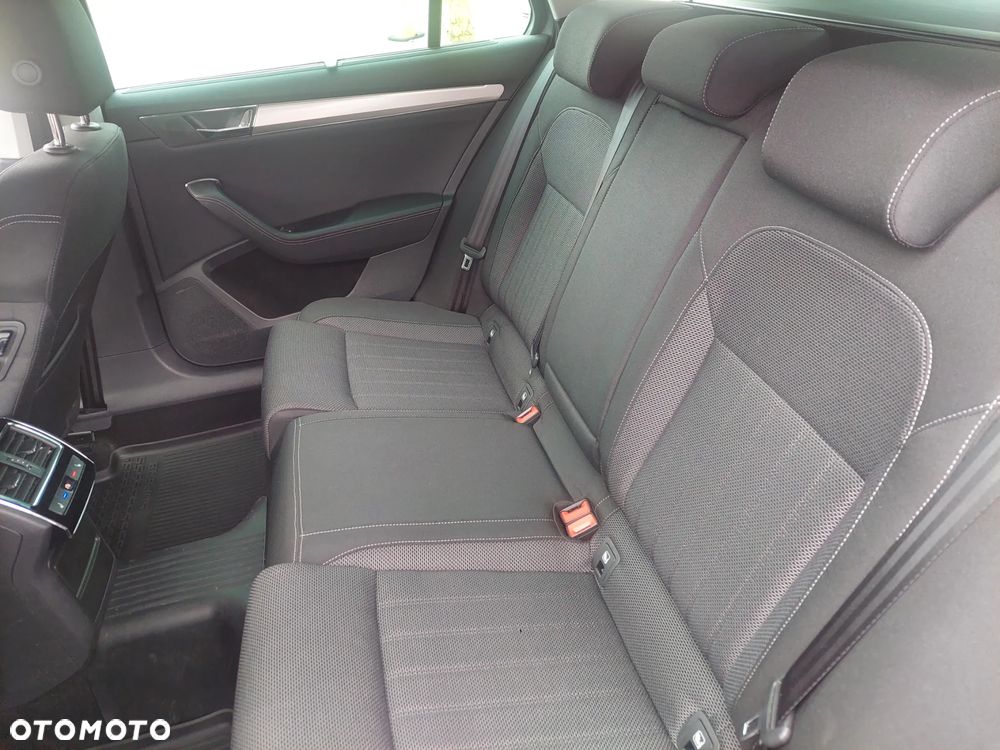Skoda Superb 2.0 TDI DSG Style - 31