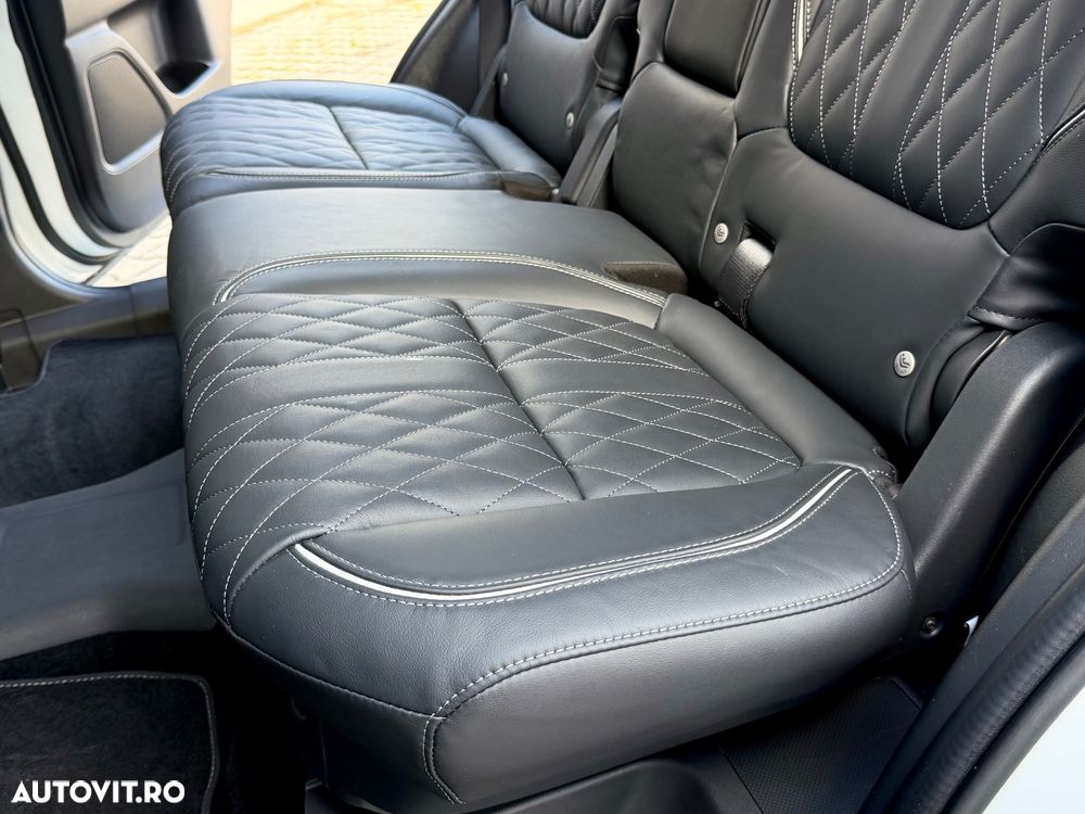 Mitsubishi Outlander ver-2-4-4wd-plug--in-hybrid-top - 30