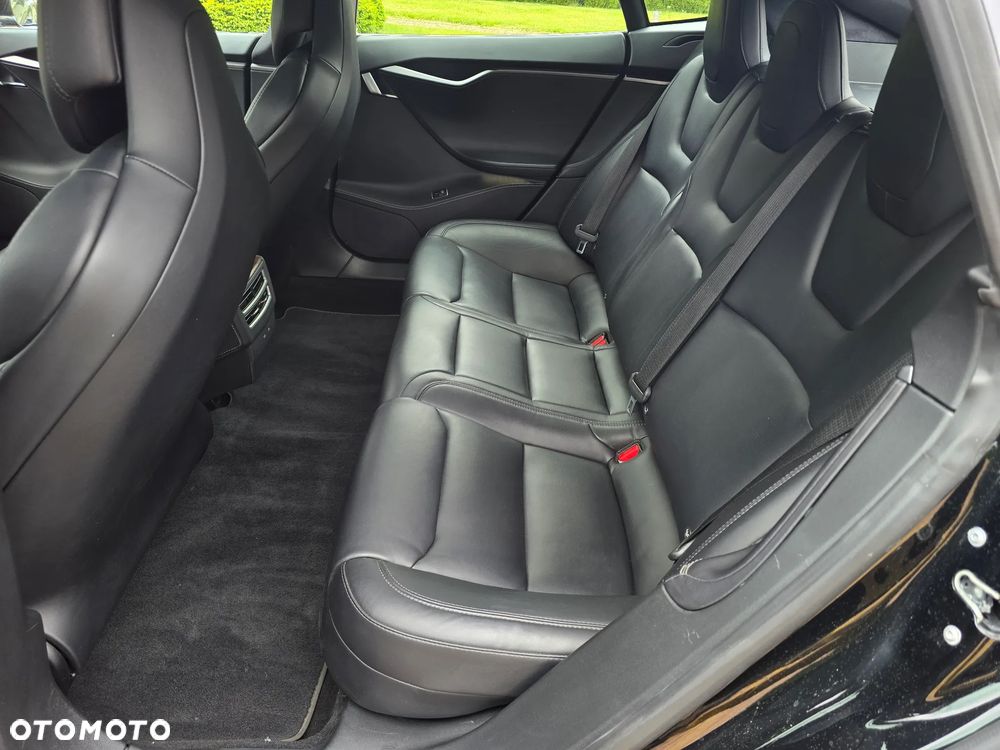 Tesla Model S - 29