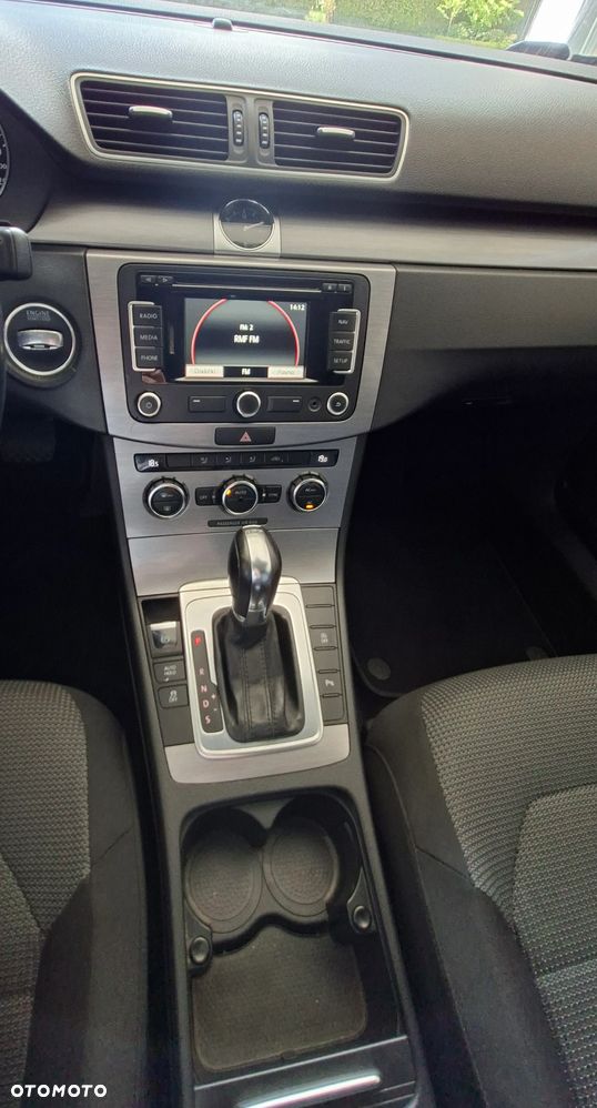 Volkswagen Passat 2.0 TDI Comfortline DSG - 16