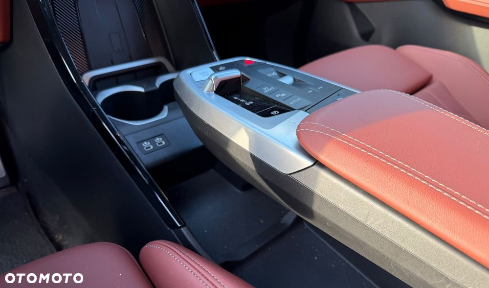 BMW iX2 eDrive20 66.5kWh M Sport - 21