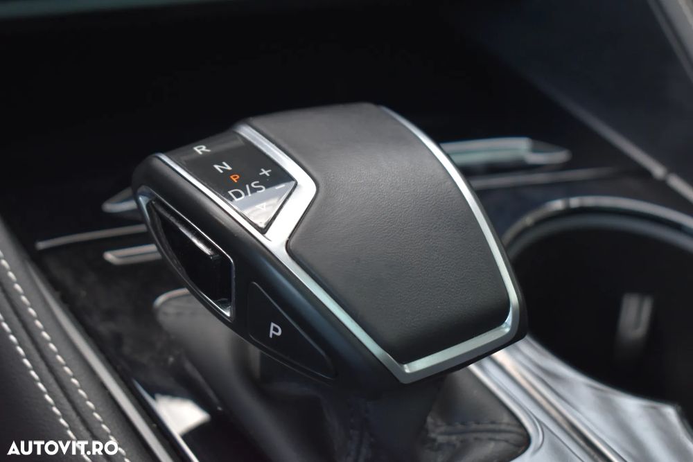 Volkswagen Touareg V6 TDI 4MOTION Elegance - 33