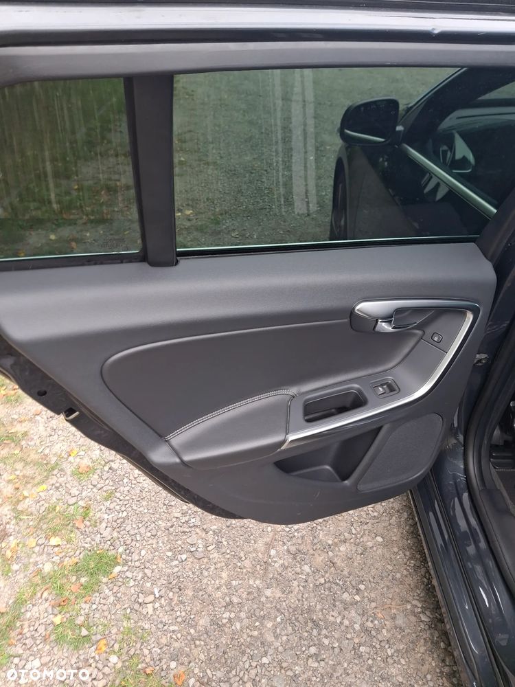 Volvo V60 D2 R-Design - 17
