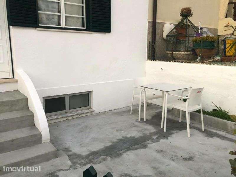 Andar de cima de moradia T2 no Tovim com anexo e espaços exteriores - Grande imagem: 2/10