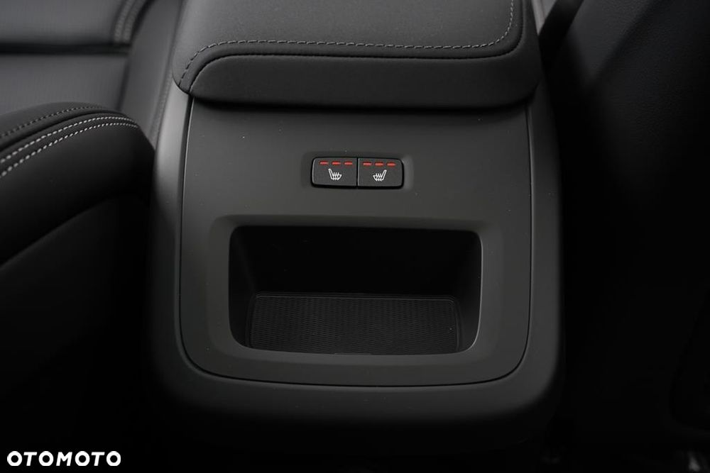 Volvo XC 60 T6 Plug-In Hybrid AWD Ultra Dark - 10