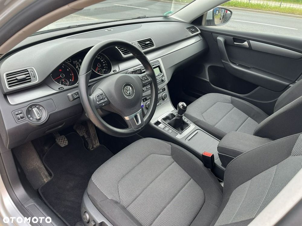 Volkswagen Passat - 13
