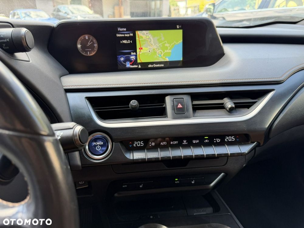 Lexus UX - 11