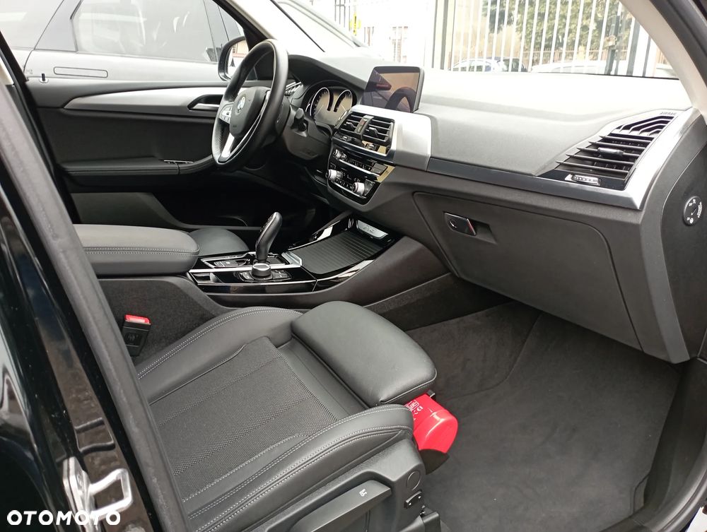 BMW X3 xDrive20i Advantage sport - 9