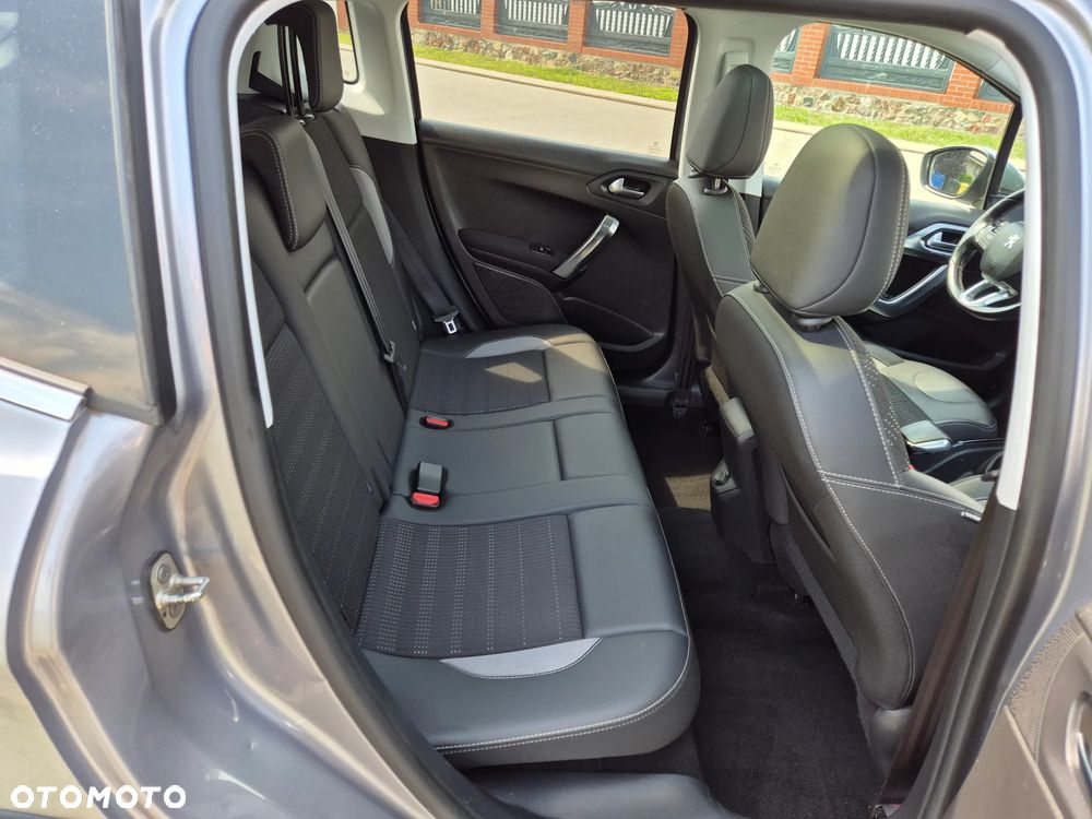 Peugeot 2008 1.2 Pure Tech Allure S&S - 9