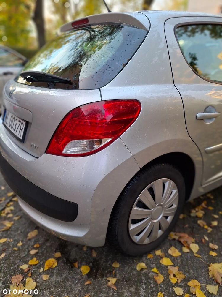 Peugeot 207 2011 photo 5