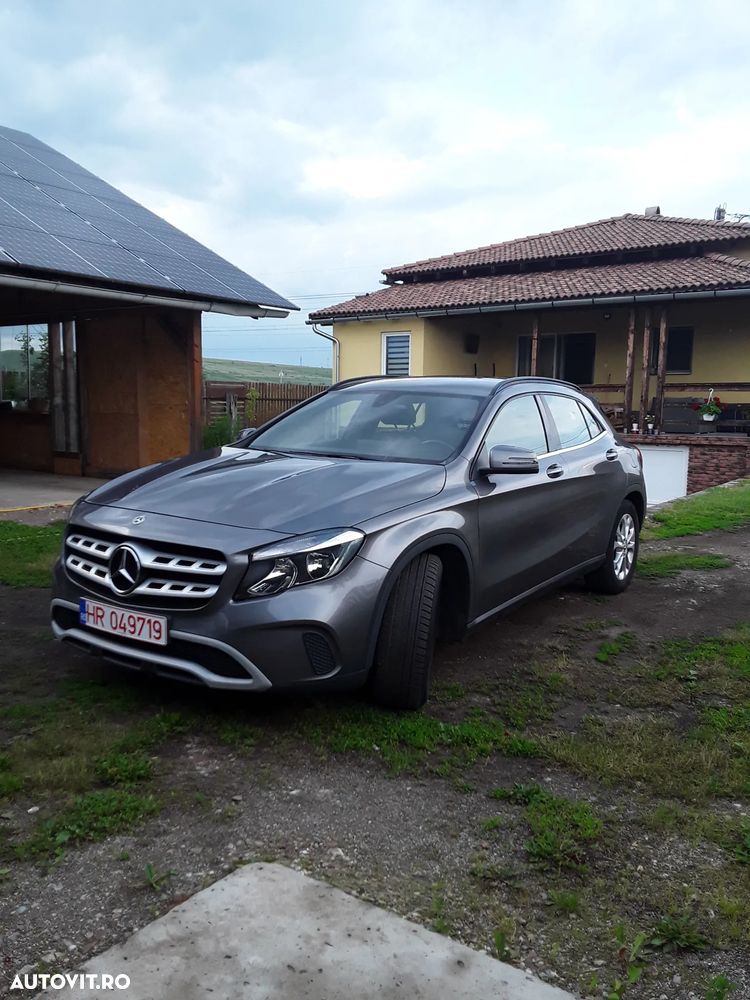 Mercedes-Benz GLA 200 d 4MATIC 7G-DCT - 6