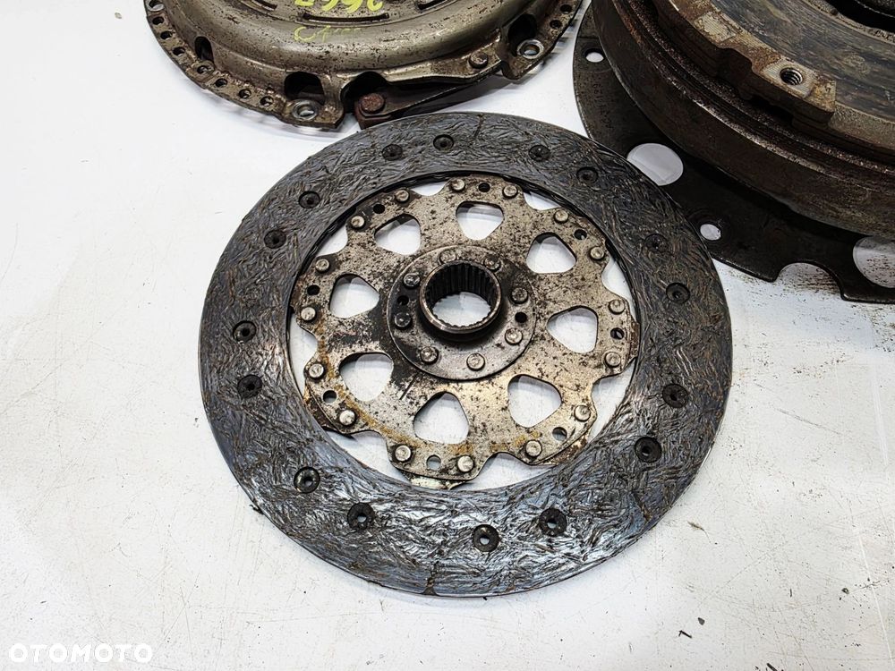 KOŁO DWUMASOWE SPRZĘGŁO AUDI A4 B8 A5 2.0 TDI TFSI 0B1105266AN 5/26 - 5