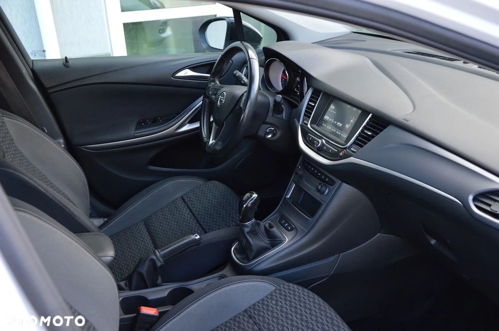 Opel Astra 1.2 Turbo Elegance - 4