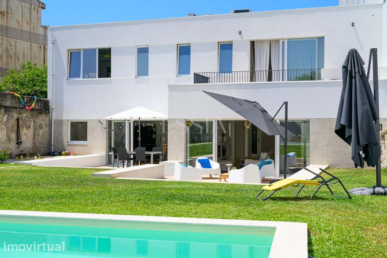 Moradia T4+1 com Jardim e Piscina perto do Parque da Cidade - Grande imagem: 2/29