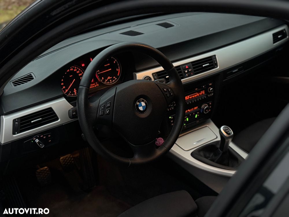 BMW Seria 3 318d DPF Touring Edition Sport - 18