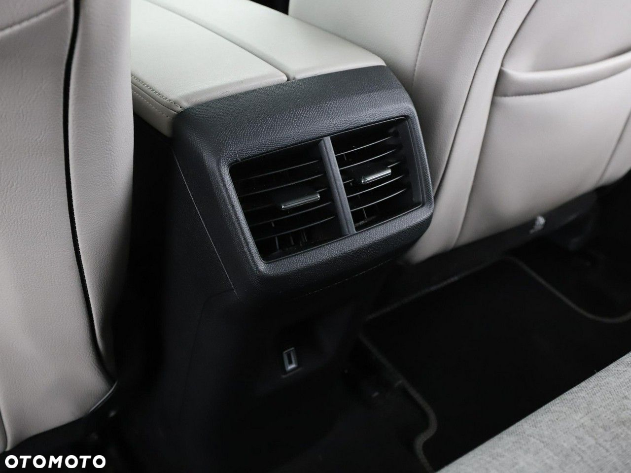 Citroën C5 Aircross Hybrid 225 e.EAT8 SHINE PACK - 39