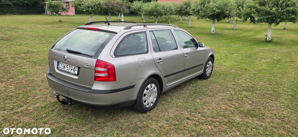 Skoda Roomster 1.6 16V Tiptronic Comfort PLUS EDITION - 2