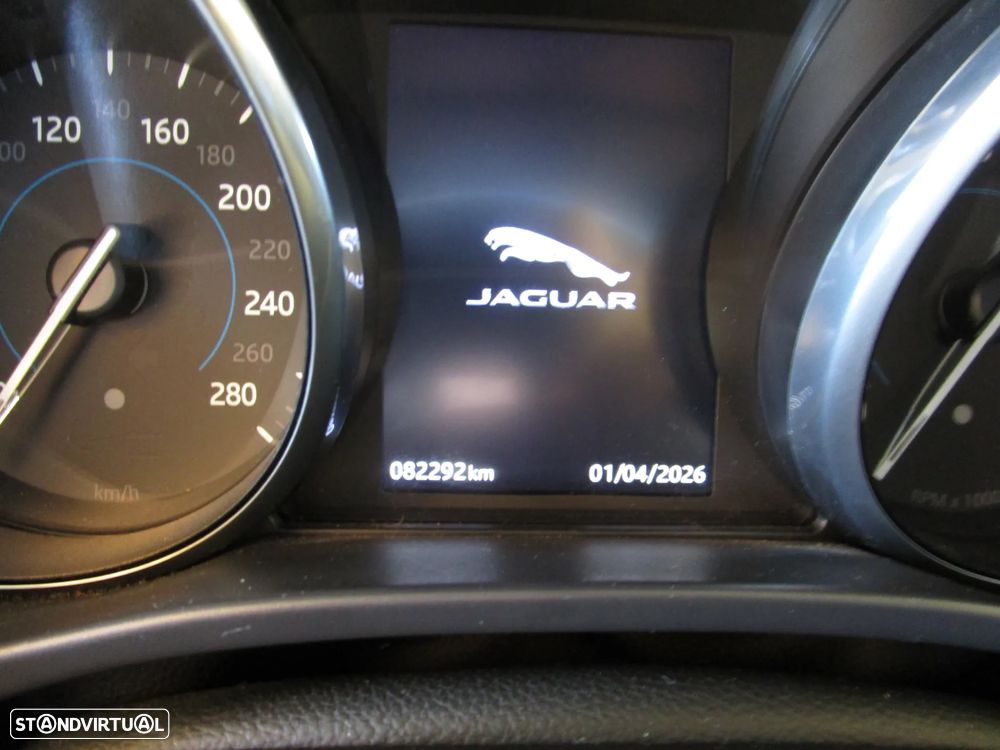 Jaguar XE 2.0 D R-Sport - 22