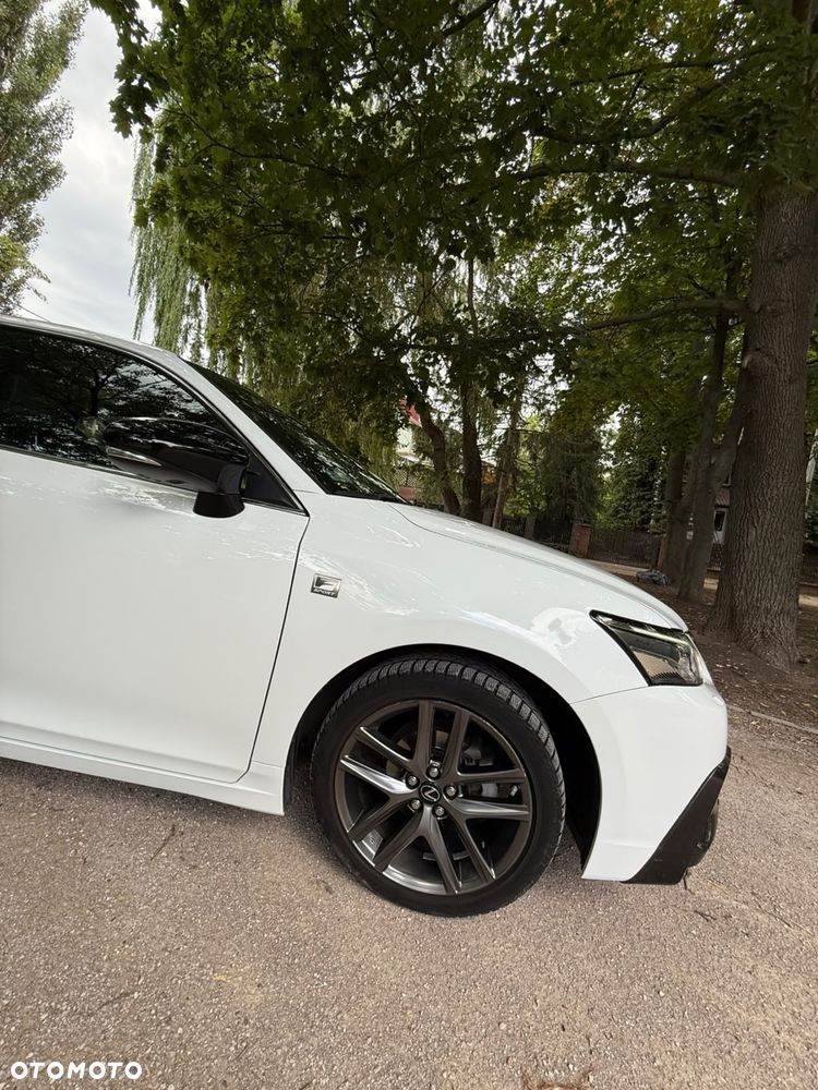 Lexus CT - 4