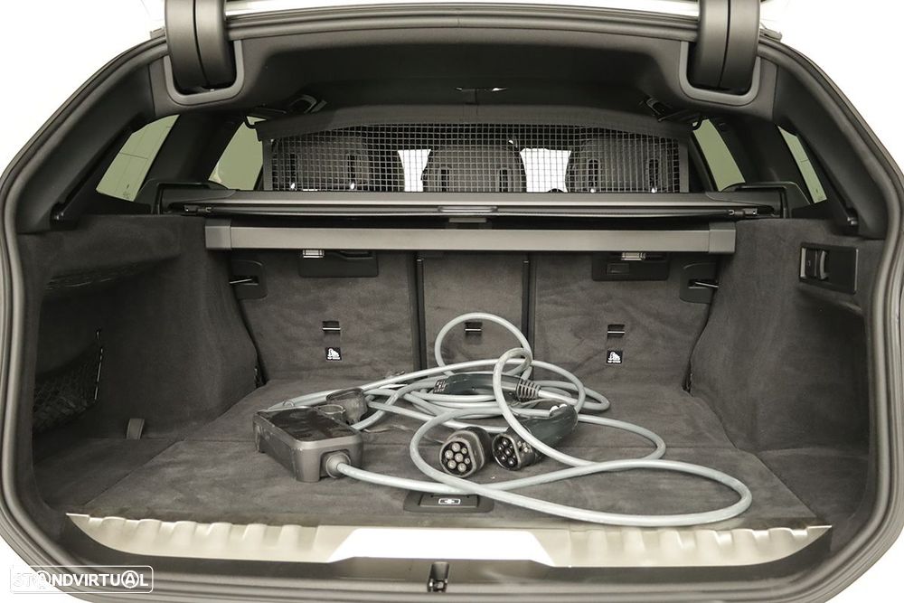 BMW 330 e Pack Desportivo M Auto - 24