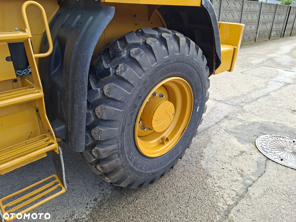 Caterpillar CAT 914 M - 25