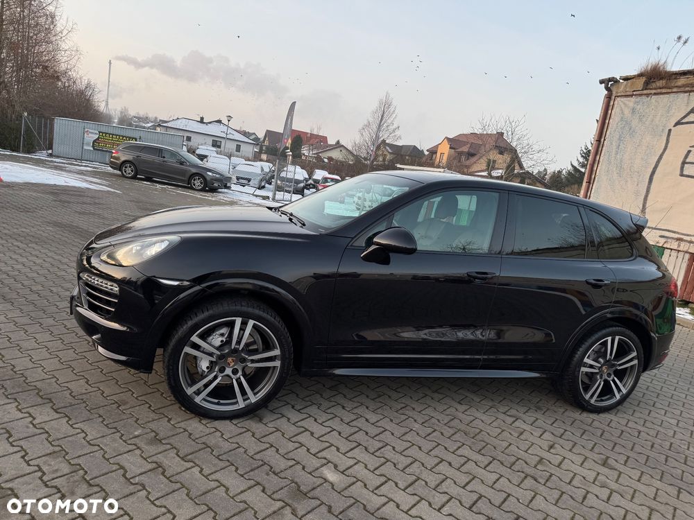 Porsche Cayenne Platinum Edition - 9