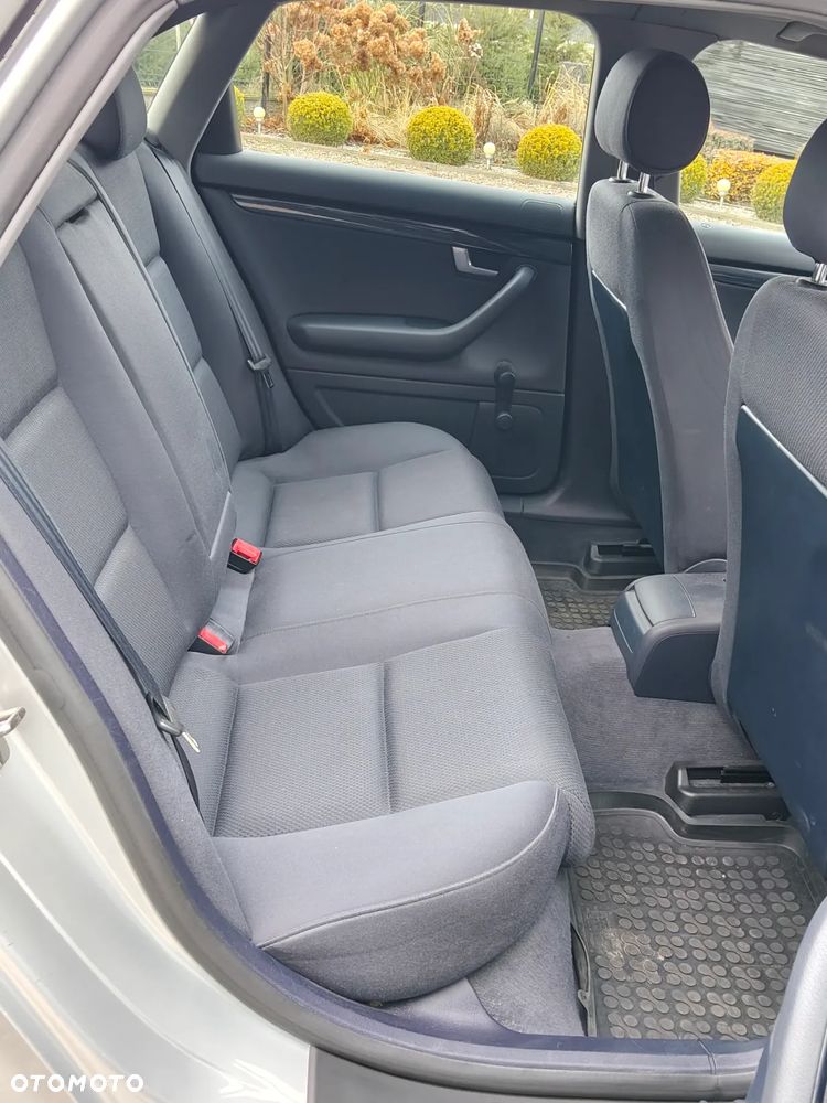 Audi A4 Limousine - 9