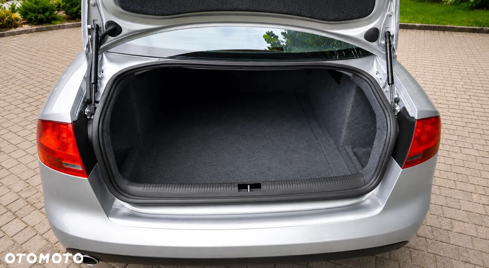 Audi A4 Limousine - 7