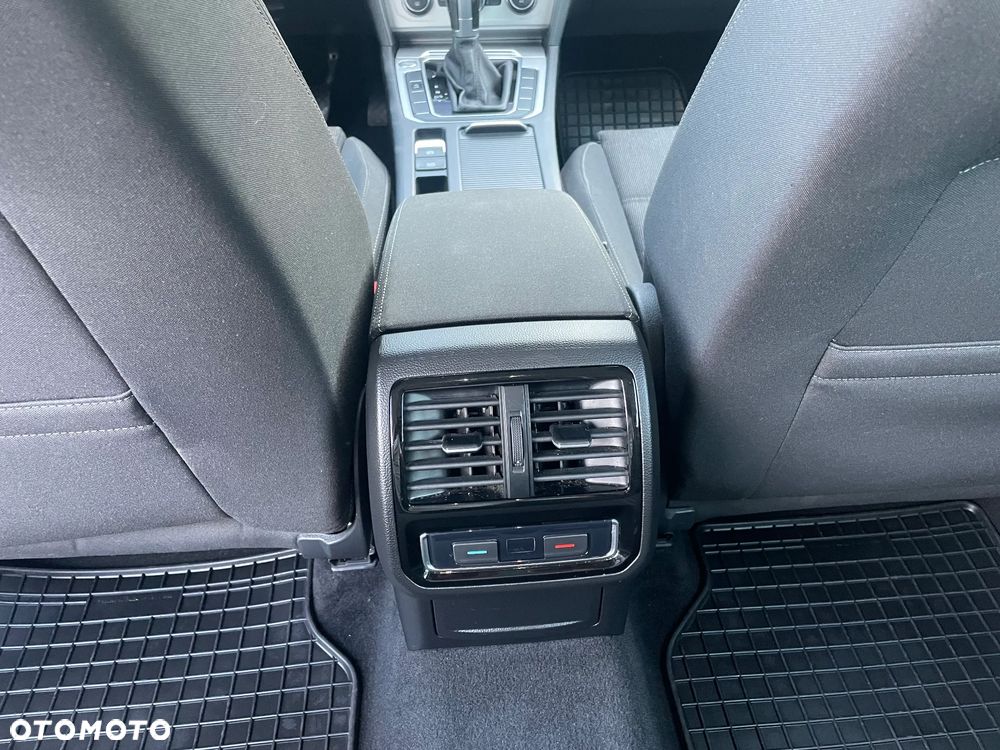 Volkswagen Passat 2.0 TDI SCR DSG Comfortline - 17